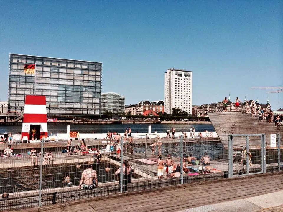 Sprung ins Wasser: Kopenhagens Hafenbäder und die Stadt, die mitten in der City schwimmt